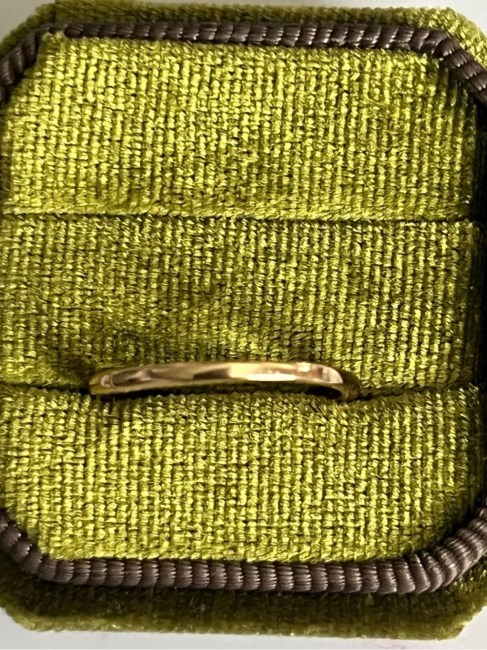 Classic/Minimalist Design 2mm 10k Plated Golden Band Size 6 NWT